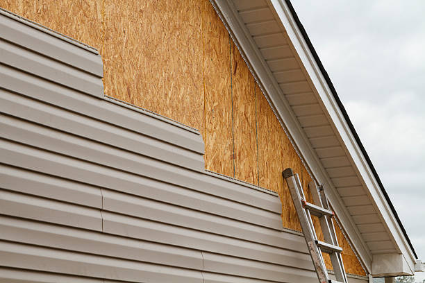 Professional Emergency Siding Repair technician working in Jonesboro, IL